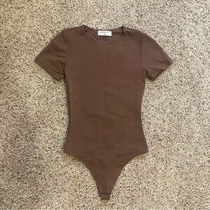 Aritzia Babaton Contour Crew Bodysuit in Pinecone Brown XS